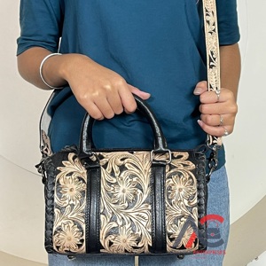 Sac de voyage personnalisé en cuir artisanal style western, sac bandoulière moyen pour femme, prix d'usine, vente chaude - Product Image 1