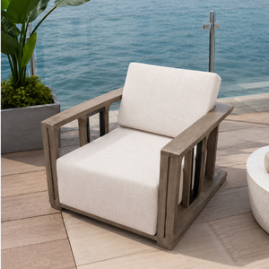 Fauteuil lounge Bromo - Cadre en teck gris, lattes verticales ouvertes, coussins blancs imperméables et moelleux, design moderne, mobilier d'extérieur - Product Image 2