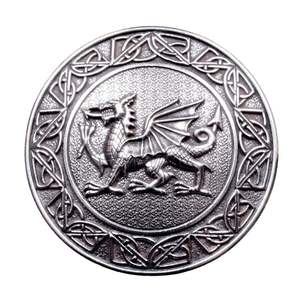 Broche écossaise à motif tête de lion en étain, avec des motifs de nœuds celtiques détaillés. C'est une broche celtique en étain. - Product Image 3