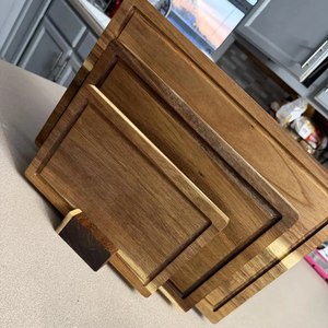 Tabla de Cortar Cuadrada Hecha a Mano de Estilo Rústico, Fabricada con Madera Reciclada, Acabado Premium, Ecológica, Duradera, Apta para Lavavajillas, Ligera - Product Image 3