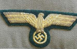 ตราสัญลักษณ์นกอินทรีปักดิ้นทองที่อกและแขนเสื้อ - Product Image 4