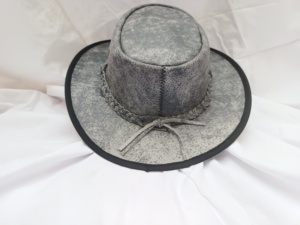 Chapeau de cowboy en cuir gris délavé, style western vintage vieilli, avec bande tressée et sangle de menton, pour l'extérieur et le ranch - Product Image 2