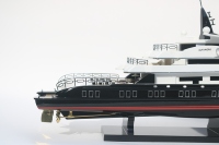 Modelo de Yate a Motor de Madera Alfa Nero Hecho a Mano - Maqueta de Superyate de Lujo para Decoración de Hogar u Oficina