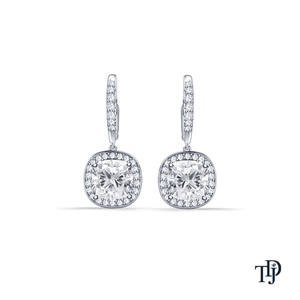 Boucles d'oreilles vintage en platine avec diamant de laboratoire à taille coussin et éclat brillant - Product Image 1