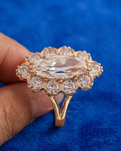 Anillo de Halo con Diamante Cultivado en Laboratorio de Corte Ovalado Antiguo Europeo de 2.06 ct, Anillo de Compromiso Vintage de Oro Amarillo de 10K, Joyería Nupcial de Estilo Antiguo - Product Image 5