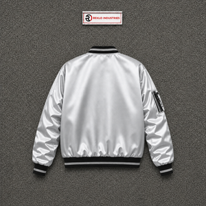 Blouson universitaire en satin argenté de qualité supérieure pour hommes et femmes, blouson bomber brillant personnalisé en gros avec col côtelé rayé noir et blanc - Product Image 6