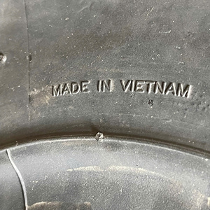 Pneus de chariot élévateur solides KUMA KF503 700-12 de bonne qualité, prix d'usine directement du Vietnam, qualité supérieure, norme d'exportation, noirs, 20 pieds - Product Image 6