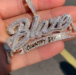 จี้ฮิปฮอปเพชรโมอิสซาไนต์ ดีไซน์ตัวอักษรชื่อ ตัวเรือนเงินแท้ 925 ทรงกลม ประดับเพชรแบบ Iced Out เกรด D VVS ผลิตตามสั่งสำหรับผู้ชายและผู้หญิง - Product Image 3