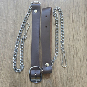 Sporran écossais marron à 3 pompons en cuir pour homme avec chaîne et sangle – Accessoires de costume - Product Image 5