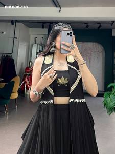 Tela de alta calidad con borde de encaje dorado y lehenga negra con bolsillo y vuelo - Blusa con trabajo manual Lotus - Conjunto de chal largo - Proveedor indio - Product Image 5