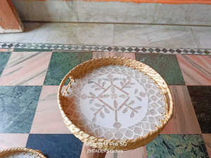 Bandeja decorativa para el hogar para mesa de centro tejida a mano en 2 tamaños Bandeja de ratán nácar de alta calidad Nuevo interior - Product Image 2