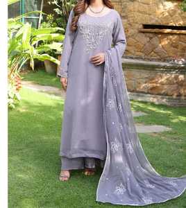 Ensemble shalwar kameez 3 pièces en chiffon traditionnel de haute qualité pour femmes, avec châle brodé pour mariage et fête - Product Image 6
