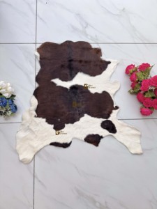 Tapis en cuir de vachette de qualité supérieure, tapis marron et blanc pour salon, décoration scandinave bohème, 100 % cuir de vachette naturel - Product Image 1