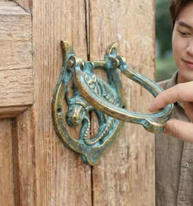 ที่เคาะประตูรูปหัวม้าแบบดั้งเดิม ทำจากเหล็กหล่อ ตกแต่งทางเข้าบ้าน สไตล์เรียบง่าย ทนทาน วัสดุโลหะ รูปทรงแปลกตา - Product Image 1