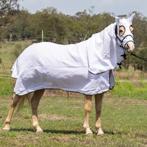 Couverture d'extérieur personnalisée pour cheval avec couvre-cou intégré, équipement équestre, produits équestres, couvertures pour chevaux avec couvre-cou - Product Image 1