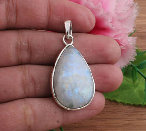 Collar con Colgante de Piedra Lunar Arcoíris Natural, Plata de Ley 925, Chapado en Platino, Engaste Vintage, Gema Auténtica con Destello Azul - Product Image 5