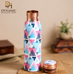 Botella de agua de cobre de primera calidad, diseño geométrico impreso hecho a mano, botella reutilizable con tapa de rosca para el hogar, oficina y viajes - Product Image 5