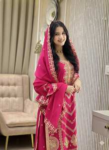 Conjunto Festivo de Palazzo de Seda Chinon con Bordado de Lentejuelas de Lujo para Mujer - Product Image 2