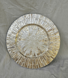 Plateau décoratif rond artisanal en nacre incrustée, motif mosaïque coquillage, base en MDF, style bohème côtier, plateau de service, plateau de présentation - Product Image 2