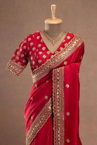 Sari Rouge Vichitra de Créateur Exclusif avec Blouse Élégante – Tenue de Soirée Indienne Tendance, Chic et Modeste pour Femme - Product Image 3