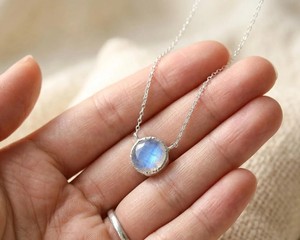 Collar con Colgante de Piedra Lunar, Cristal Natural con Destello Azul, Joyería Minimalista Boho de Lujo, Piedra Energética Curativa, Regalo para Mujer - Product Image 4