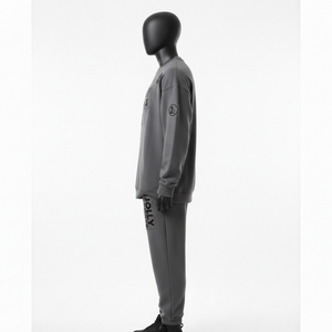 T-shirt et pantalon pour homme en molleton de coton et polyester premium, gris, avec impression en relief et broderie, logo personnalisé. - Product Image 3