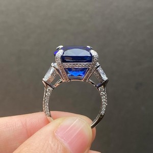 Bague de fiançailles en or jaune 10K 14K 18K avec pierre précieuse bleue taille coussin, bijoux de luxe pour mariage et anniversaire - Product Image 5