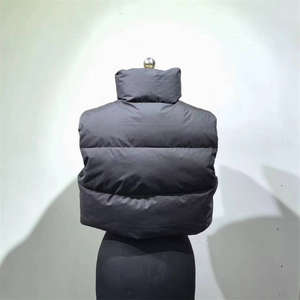 Chaleco Acolchado Personalizado en Negro, Azul Claro y Gris para Hombre, Ropa de Calle con Protección Contra el Viento y Cierre de Cremallera - Product Image 4