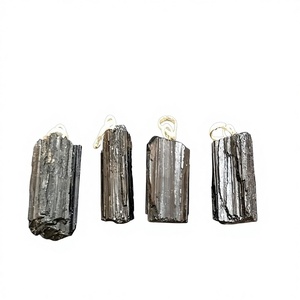 Collier pendentif artisanal en tourmaline noire brute pour la protection psychique et électromagnétique, pierre spirituelle - Product Image 1