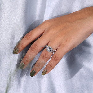 Bague de fiançailles vintage en or blanc 18 carats et or massif, diamant cultivé en laboratoire, tige fendue, pavé, mariage d'anniversaire certifié IGI - Product Image 4