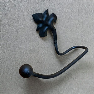 Porte-mouchoirs mural classique en fer noir, parfait pour la décoration de salle de bain élégante, moderne et rustique - Product Image 6