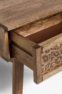 Mesa de Noche de Madera de Teca con Patrón de Leopardo, un Cajón y Tapa de Latón - Product Image 3