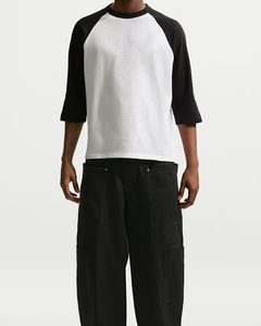 T-shirt en coton doux pour homme, coupe ample d'inspiration unisexe, tissu respirant pour un style décontracté quotidien et streetwear. - Product Image 2