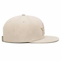 Casquette beige à 5 panneaux, broderie 3D étoile, visière plate, étiquette tissée en acrylique, logo personnalisé, style streetwear