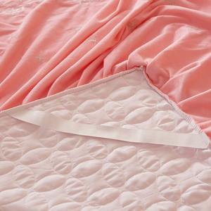 Jupe de lit moderne matelassée en microfibre imprimée personnalisable et imperméable avec plis pour usage domestique et hôtelier - Product Image 6