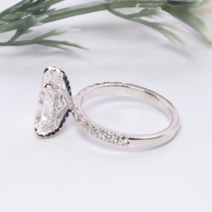 Bague solitaire en or blanc avec diamant radiant de laboratoire, micro-pavé de diamants, halo caché, joaillerie fine pour femme - Product Image 3