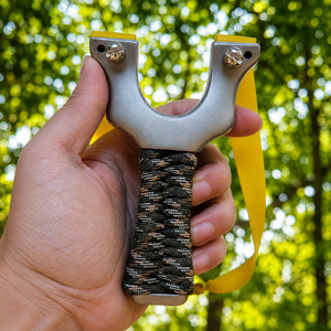 Slingshot en plastique gris durable avec bandes élastiques rouges, poignée DIY, léger, pour les sports de plein air et la pratique de la cible - Product Image 5
