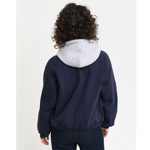 Veste de baseball pour femme en laine et polyester, avec logo personnalisé OEM, broderie graphique de haute qualité, fabriquée par un fabricant. - Product Image 4