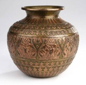 Lota de Latón Hecha a Mano, Recipiente para Agua o Colorante para Puja, Diseño Curvo y Estilo Personalizado con Empaque Premium - Product Image 3