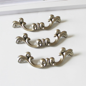 Poignées de meuble vintage en alliage de zinc, disponibles en OEM, tirants de tiroir floraux de style baroque européen pour meubles de cuisine et de salle de bain - Product Image 5
