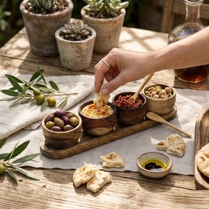 Ensemble de bols à condiments en bois d'acacia faits à la main avec 3 cuillères et plateau de service – Service de sauces et dips écologique pour la maison - Product Image 2