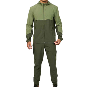 Ensemble de survêtement de course athlétique personnalisé pour homme – Haut à manches courtes réversible à séchage rapide et pantalon de jogging – Tenue de sport tendance - Product Image 4