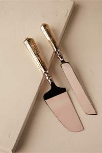 Couteau à gâteau décoratif en acier inoxydable, parfait pour les cérémonies de mariage, les présentations de desserts et les moments formels de découpe de gâteaux - Product Image 2