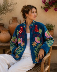 Nouvelle veste en velours bleu sarcelle brodée Suzani pour femme, motif oiseaux et fleurs, style folklorique, idéale pour les festivals - Product Image 2