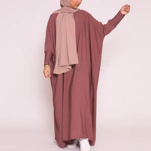 Abaya clásica para mujer con diseño minimalista y tela transpirable para comodidad diaria. Elegante abaya para mujer. - Product Image 6