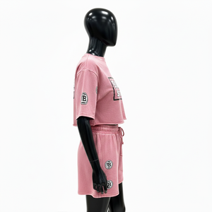 Conjunto de Top Corto y Pantalones Cortos Rojos para Mujer, Mezcla de Algodón Grueso, Panel Lateral con Logotipo de Diamantes de Imitación, Personalizado OEM, 100% Algodón - Product Image 6