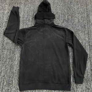 เสื้อฮู้ดดี้โอเวอร์ไซส์ผ้าฟลีซหนานุ่มคุณภาพสูงสำหรับฤดูหนาว น้ำหนัก 390GSM ปักลายแบบเรียบหรือสกรีนลายตามสั่ง ทรงหลวมสำหรับผู้ชาย - Product Image 1