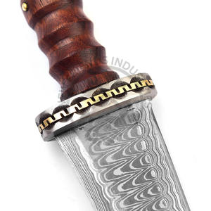 มีดโดเกอร์เหล็กดามัสกัสแบบด้ามไม้ลายเกลียวสไตล์ยุคกลางรุ่นใหม่ปรับแต่งได้ พร้อมใบมีดสองคม สำหรับการล่าสัตว์กลางแจ้ง - Product Image 4