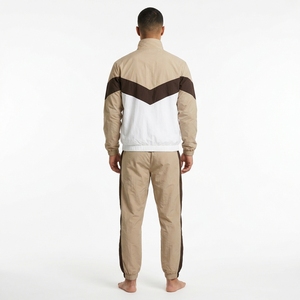 Ensemble de sport pour homme, veste coupe-vent légère en nylon et short - Product Image 3