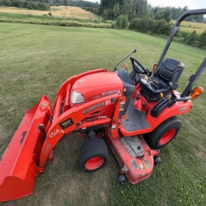 Tracteur compact Kubota 4x4 avec chargeur frontal et pelle arrière, tracteurs Kubota, camions, agriculture, mini-tracteur agricole - Product Image 3
